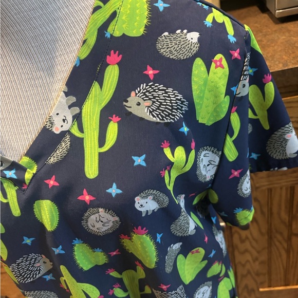 🔴Cactus and hedgehog scrub top - Picture 2 of 3